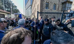 İzmir Meslek Fabrikası'nda gerginlik sürüyor! Vakıflar'ın işlemi tepki topladı