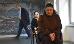 Kadına yönelik şiddet mağdurlarının başvuracağı yöntemler tiyatro sahnesinde