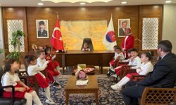 Karabük Belediye Başkanı Çetinkaya, 23 Nisan dolayısıyla öğrencileri ağırladı