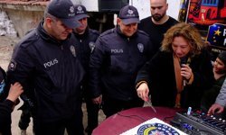 Karabük'te kavga ihbarına giden polislere sürpriz kutlama