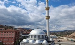 Karabük'te leylekler caminin kubbesine yuva yaptı