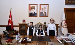 Kastamonu'da ilkokul öğrencileri Vali Dallı'yı ziyaret etti