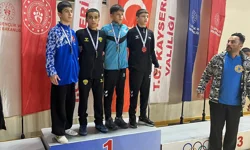 Konyalı güreşçiler madalyaları topladı