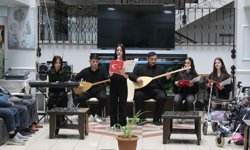 Lise öğrencileri yer aldıkları koro ile milli ve manevi değerlerle de buluşuyor