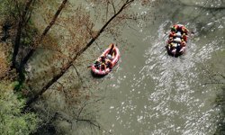 Maceraseverler hafta sonunun tadını Melen Çayı'nda rafting yaparak çıkardı
