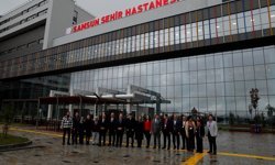 MHP'li Topsakal, Samsun Şehir Hastanesi'nde tedavi gören çocukları ziyaret etti