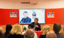 OYAK Genel Müdürü Yalçıntaş, 'Yeni Altay'ın Bilinmeyen Hikayesi' kitabını okurları için imzaladı