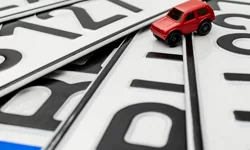 Plaka karmaşasına son! Hatalı plakalar ücretsiz değiştirilecek