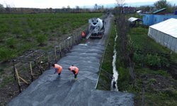 Salıpazarı'nda mahalle yolları betonla yenileniyor