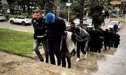 Samsun merkezli 13 ilde 'change' araç operasyonunda yakalanan 13 zanlı adliyede