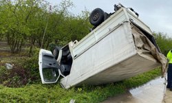 Samsun'da devrilen kamyonetin sürücüsü yaralandı