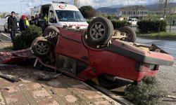 Samsun'da devrilen otomobilin sürücüsü yaralandı