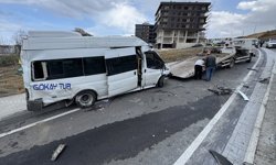 Samsun'da devrilen servis minibüsündeki 1 kişi yaralandı