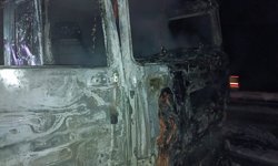 Samsun'da seyir halindeki ahşap yüklü tır yandı