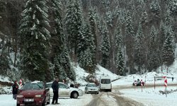 Sinop'un yüksek kesimlerinde etkili olan kar yağışı hayatı olumsuz etkiledi