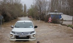 Sivas'ta Kızılırmak taştı Canova köyü kısmen su altında kaldı