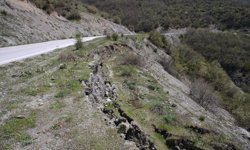 Tokat'ta Ballıca Mağarası yolunda çökme meydana geldi