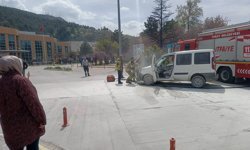 Tokat'ta hastane bahçesinde pak halindeki kamyonette yangın sonucu hasar oluştu
