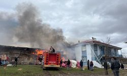 Tokat'ta yangın çıkan odunluk kullanılamaz hale geldi