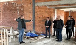 Tosya Belediye Başkanı Kavaklıgil, düğün salonu inşaatını inceledi