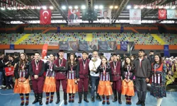 Trabzon'da halk oyunlarında çifte şampiyonluk