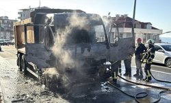 Trabzon'da seyir halindeki hafriyat yüklü tır yandı