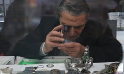 Trabzonlu 73 yaşındaki saat ustası yarım asırdır zamana ayar veriyor