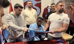 Trabzonsporlu futbolcu Onuachu taraftarlarla buluştu