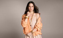 Trendyolmilla'nın yeni marka yüzü Demet Özdemir oldu