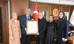 Ücret almayan esnafa Bakan Bolat'tan 'Ahi Esnaf Beratı'