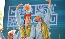 Uluslararası Halk Dansları Toplulukları Manisa'yı büyüledi