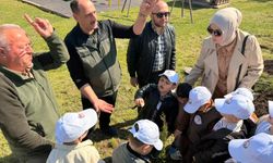 Vezirköprü'de minikler fidan dikerek doğayla buluştu