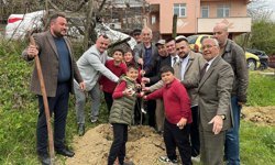 HEM MORAL VERDİLER HEM FİDAN DİKTİLER