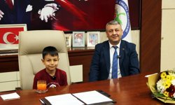 KOLTUĞA OTURDU ATATÜRK'ÜN SÖZÜNÜ SÖYLEDİ