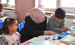Yeşilyurt Kaymakamı Yeşim Altın, köy okullarını ziyaret etti
