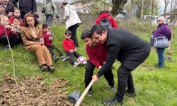 Zonguldak'ta gazetecilerden 19 yıl önce tamir ettirdikleri köy okulundaki öğrencilere bayram sürprizi
