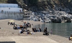 Zonguldak'ta vatandaşlar güneşli havayı sahilde ve yeşil alanlarda değerlendirdi