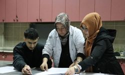 AHŞAP TUTKUSUNA AKADEMİK BOYUT KAZANDIRDI