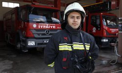 Alanında uzmanlaşmak için itfaiye amirliği ile üniversite arasında mekik dokuyor
