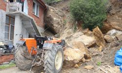 Amasya'da heyelanda kaya parçası düşen ev ve traktörde hasar oluştu