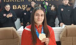 Avrupa şampiyonu genç güreşçi Özdenur Özmez, memleketinde törenle karşılandı