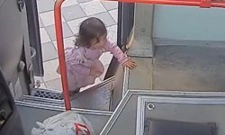 TEK BAŞINA OTOBÜSE BİNDİ...