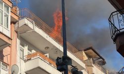 Bartın'da 5 katlı apartmanın çatı katında çıkan yangın söndürüldü