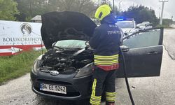 Bolu'da seyir halindeki otomobilde çıkan yangın söndürüldü