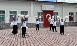Çorum'da özel öğrenciler Engelliler Haftası'nı 8 ülkenin halk danslarıyla kutladı
