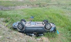 Çorum'da şarampole devrilen otomobildeki aynı aileden 4 kişi yaralandı