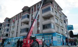 Çorum'da yaklaşık 250 kilo ağırlığındaki kişinin cenazesi dairesinden forkliftle çıkarıldı