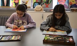 Dünya birincisi karikatürist öğrenciler, çizimleriyle gururlandırıyor