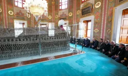 Fatih Sultan Mehmet vefatının 545. yılında kabri başında anıldı
