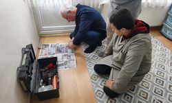 Karabük'te meslek liseliler ihtiyaç sahibi ailenin evinde bakım ve onarım yaptı